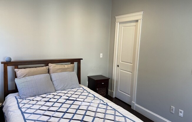 3 beds, 2 baths, 1,477 sqft, $5,200, Unit 3