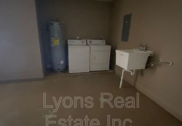 1039 NE 13th AVE