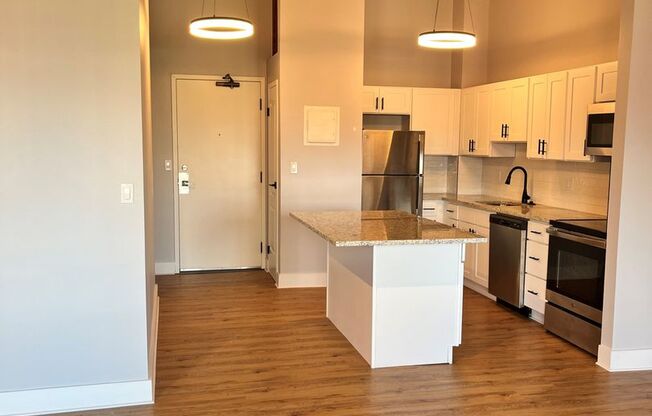 1 bed, 1 bath, 800 sqft, $2,075, Unit 45-521