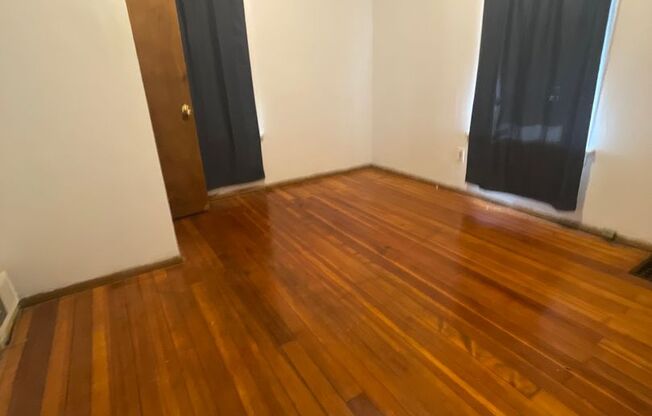 2 beds, 1 bath, $975