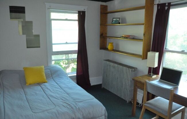 4 beds, 1 bath, $2,400, Unit 118-2