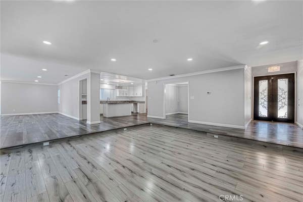 8558 PASO ROBLES AVE