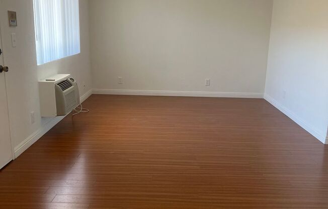 Renting 1 beds. 1 bath Apt.