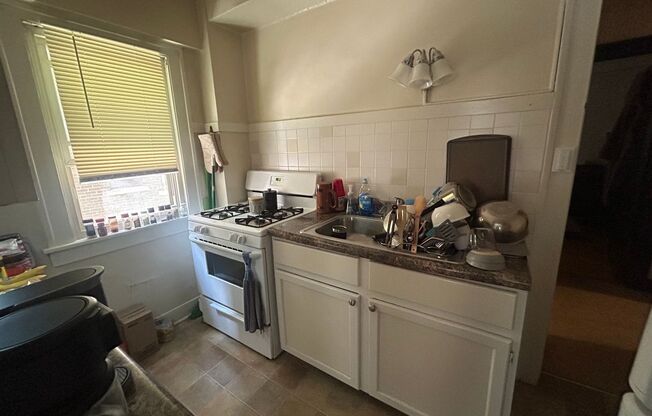 1 bed, 1 bath, $1,045, Unit 8