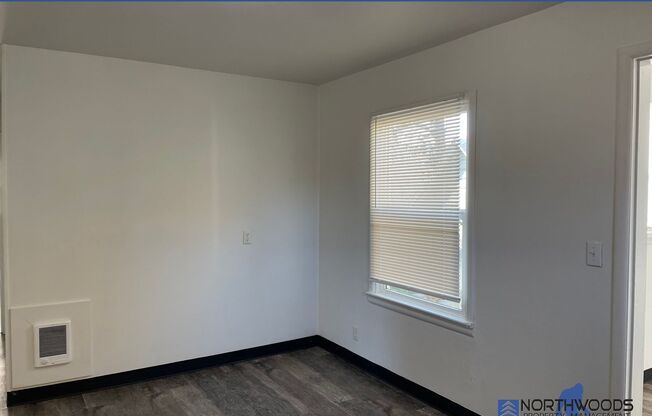 2 beds, 1 bath, $1,400