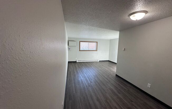 2 beds, 1 bath, 800 sqft, $925, Unit 108