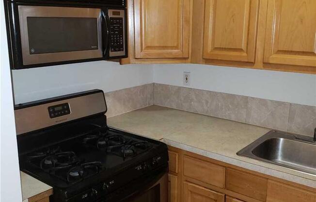 3 beds, 2 baths, 3,030 sqft, $3,500