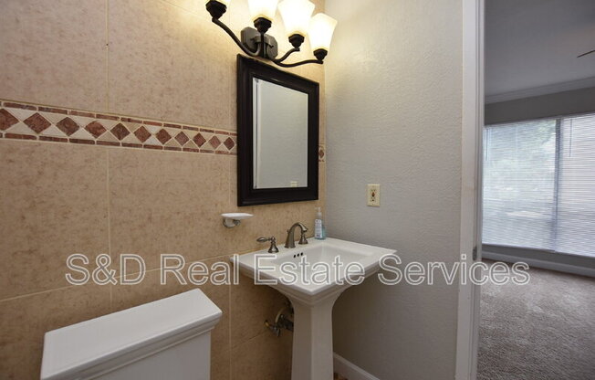 1836 N CRYSTAL LK DR