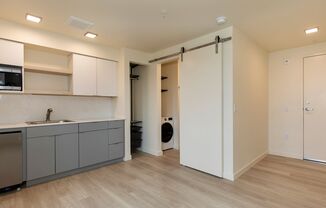 Studio, 1 bath, 261 sqft, $1,395, Unit 406