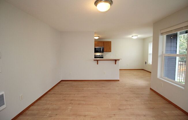 Freshly Remodeled 2 Bed/2 Bath Top Floor Modern Construction Condo