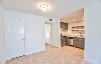 1 bed, 1 bath, $1,200, Unit Unit 113