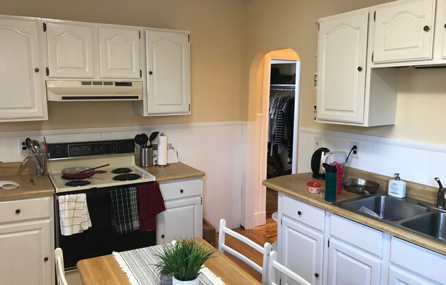 3 beds, 1 bath, $4,000, Unit 1