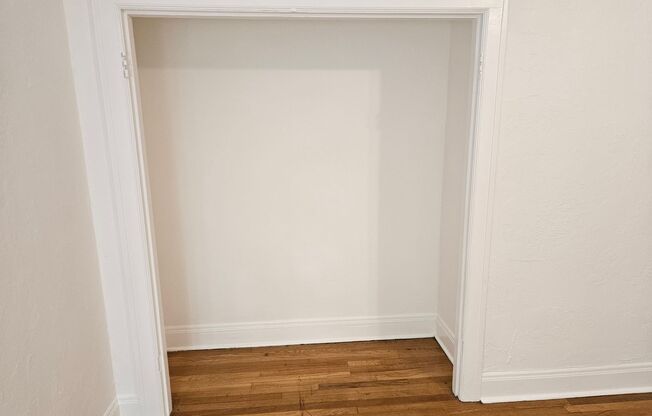 Studio, 1 bath, 337 sqft, $1,249, Unit 25