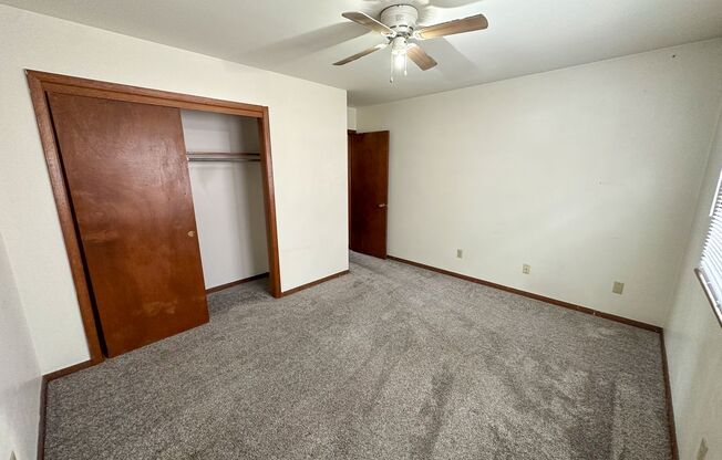 2 beds, 1 bath, $925