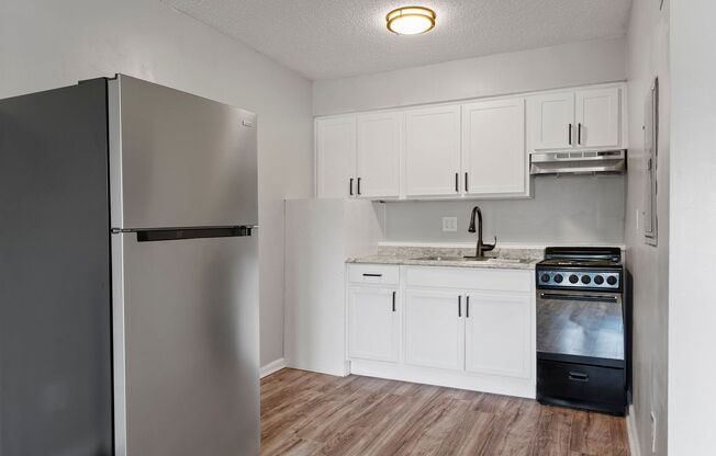 Studio, 1 bath, 300 sqft, $845, Unit 16