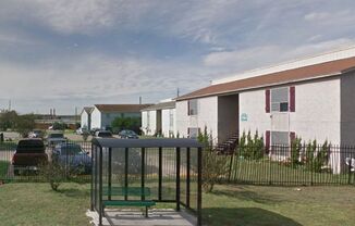 *HUD ACCEPTED* 2/1 Downstairs Fourplex with Water Included