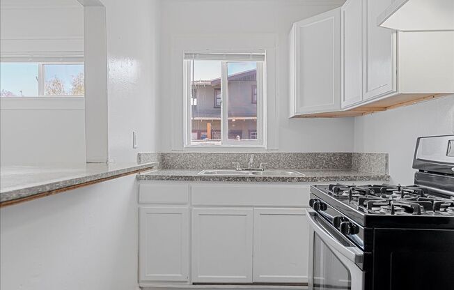 1405 CEDAR AVE
