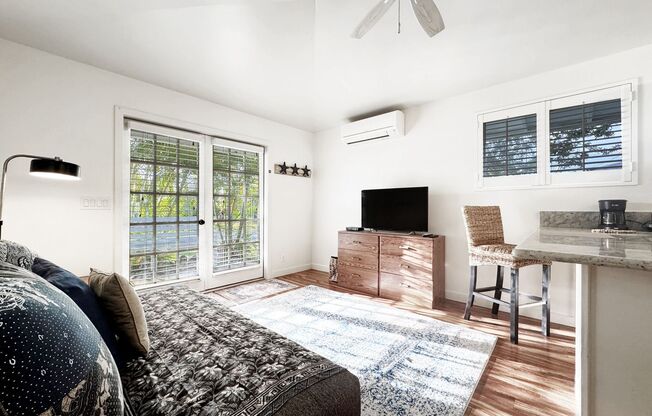 Fully Furnished Kailua Studio Close to Beach with A/C