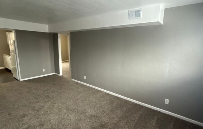 2 beds, 1 bath, 750 sqft, $945, Unit B06 1064 09