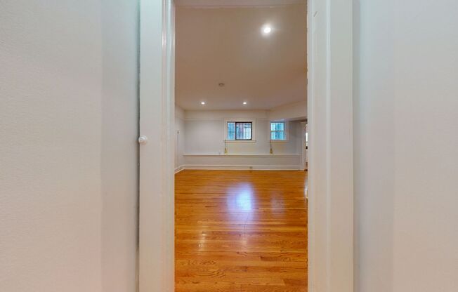 Studio, 1 bath, 373 sqft, $1,650, Unit 002