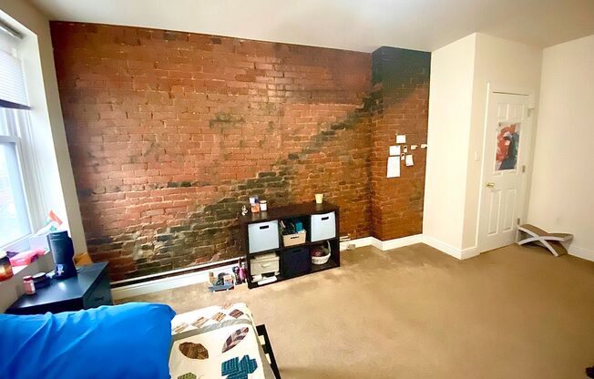 4 beds, 2 baths, 2,000 sqft, $2,200, Unit Front / A