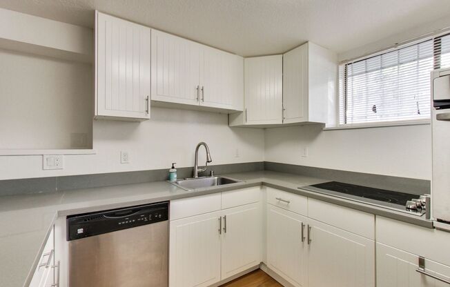 193 B HENRY ST