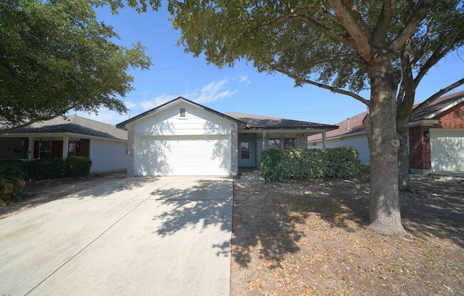 Great 3/2 Single Story Home Now Available in Escondido Creek (Converse)!