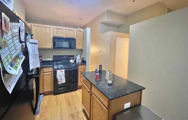 2 beds, 2 baths, $3,250, Unit 506