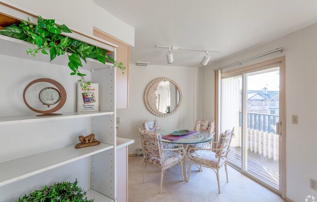 1 bed, 1 bath, 660 sqft, $1,050, Unit 52