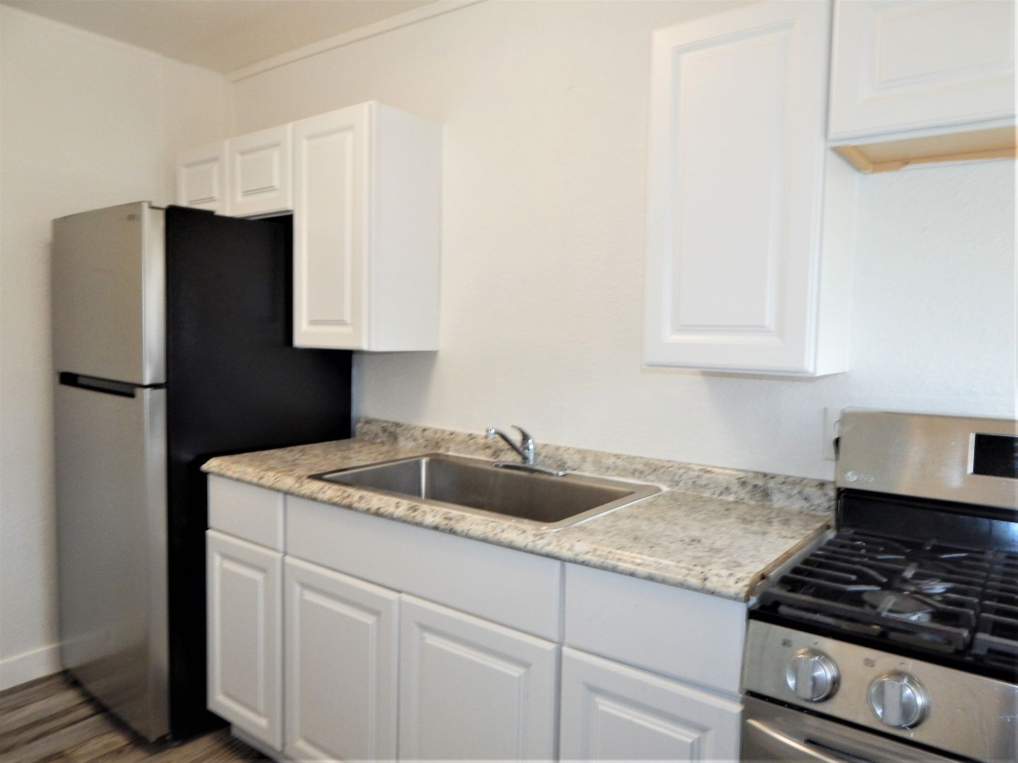 638 Glazebrook Unit 2 - 2/Bed 1/Bath - $850/month