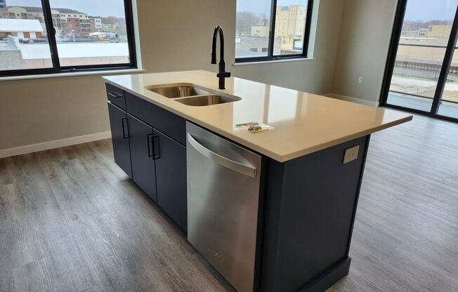 2 beds, 2 baths, 1,028 sqft, $1,675, Unit 314