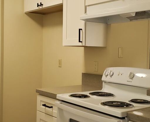 2 beds, 1 bath, 780 sqft, $2,500, Unit 327