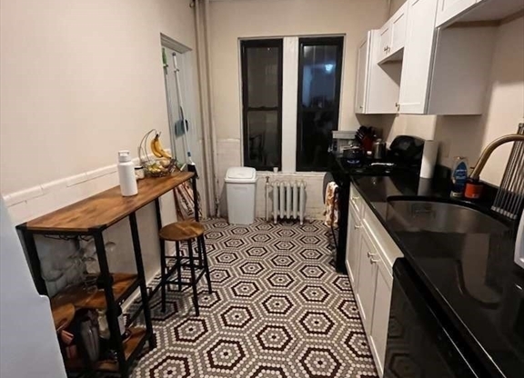 3 beds, 1 bath, 837 sqft, $5,600, Unit 4