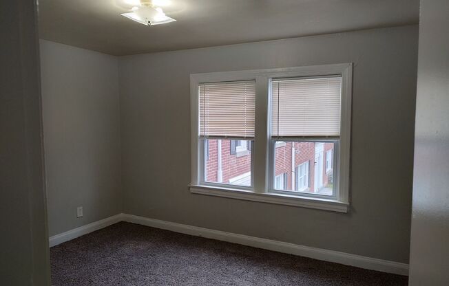 2 beds, 1 bath, $1,100, Unit 613-8