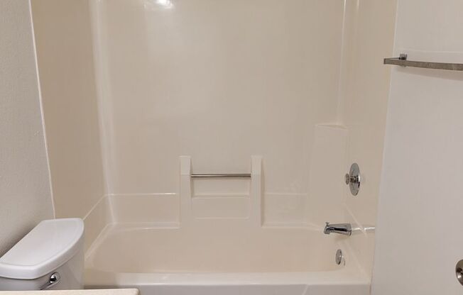 2 beds, 2 baths, 930 sqft, $1,050, Unit 240-105