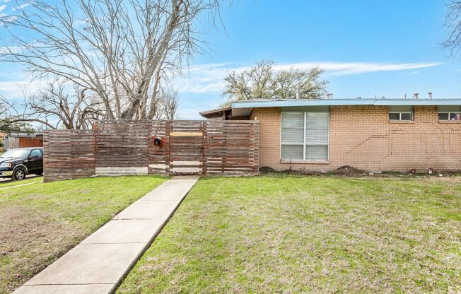 2 Bedroom, 2 Bath duplex in Richardson!