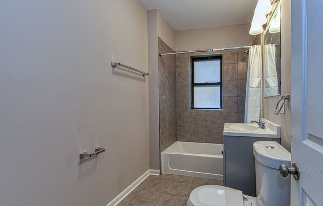 2 beds, 1 bath, $1,209, Unit 7123 #3