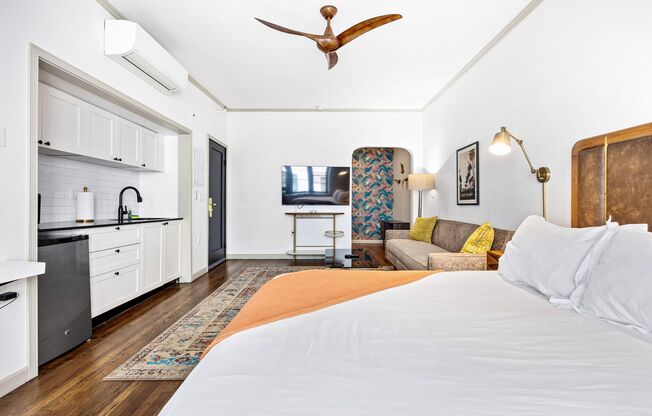 Studio, 1 bath, 300 sqft, $1,700, Unit 214H