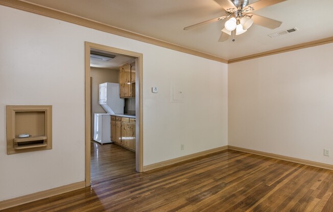 1 bed, 1 bath, 500 sqft, $670, Unit 10 1016 #3