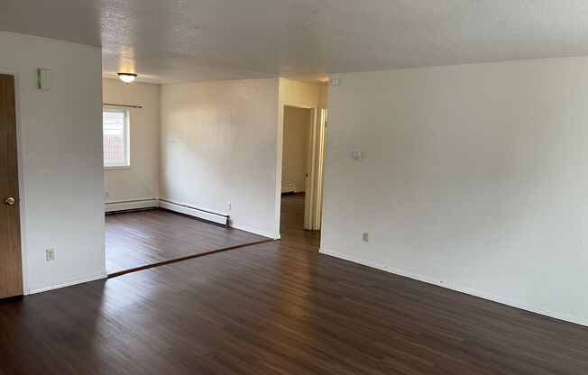 2 beds, 1 bath, $1,495, Unit Unit #4