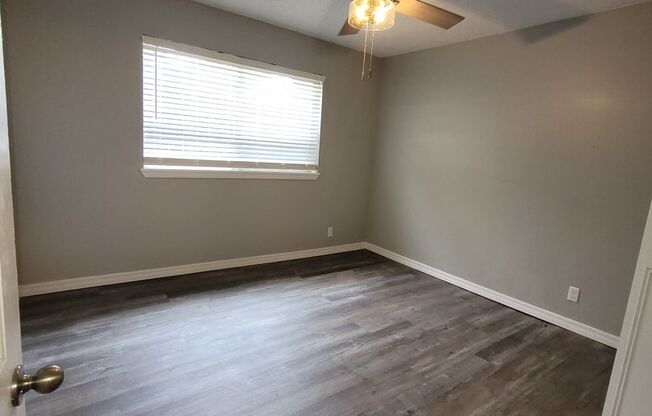 2 beds, 2 baths, 925 sqft, $1,300, Unit 122