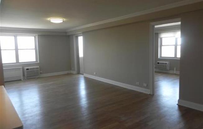 3 beds, 2 baths, $8,695, Unit 38J