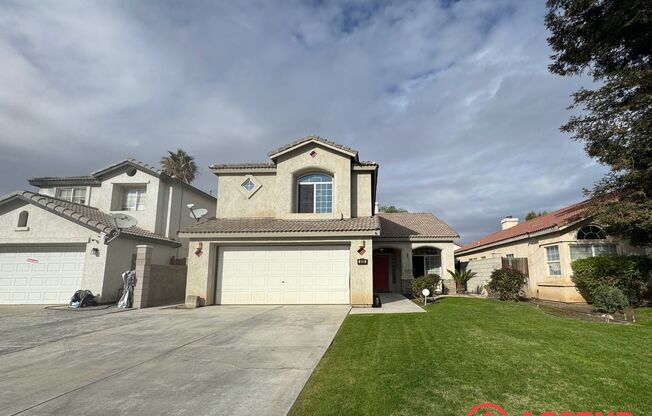 Stunning Home with a Pool in Southwest Bakersfield!