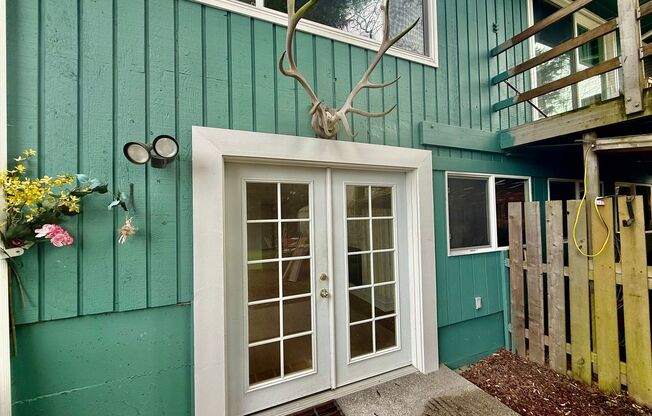 Brand New 1 bed, 1 bath with Den In Lynnwood $2495/mo.