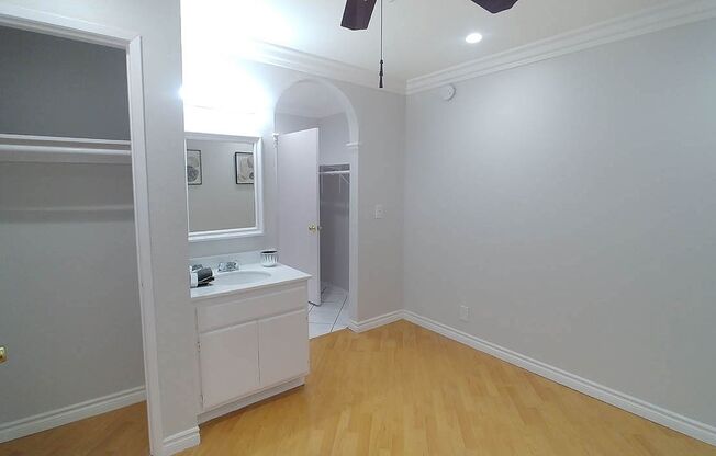 2 beds, 2 baths, 910 sqft, $2,595, Unit 410