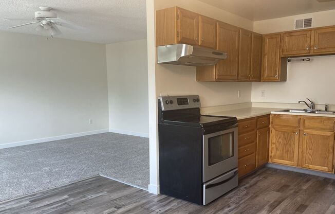 Great 2 Bed 1 Bath 2nd Level Condo in Northwest Longmont