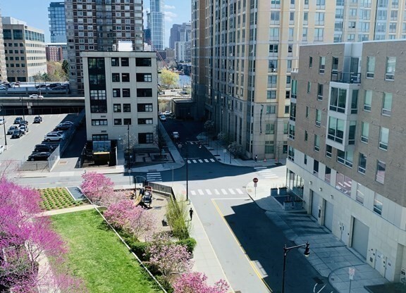3 beds, 1 bath, 950 sqft, $4,800, Unit 706