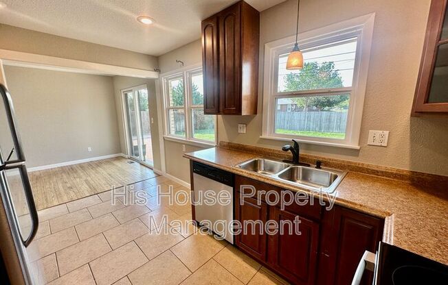 2806 W 12 ST RD