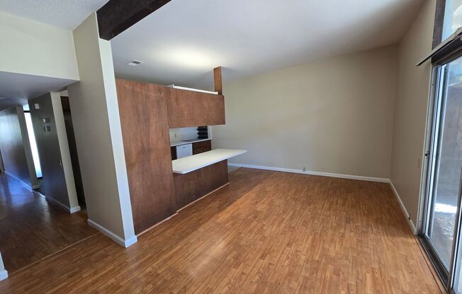 2 beds, 1 bath, $2,300