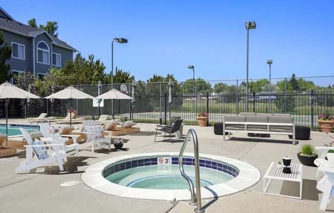 The Outdoor Hot Tub at Horizon East Apartments